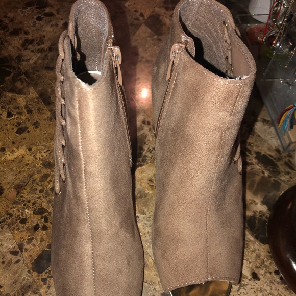Open toe booties - Picture 2 of 5